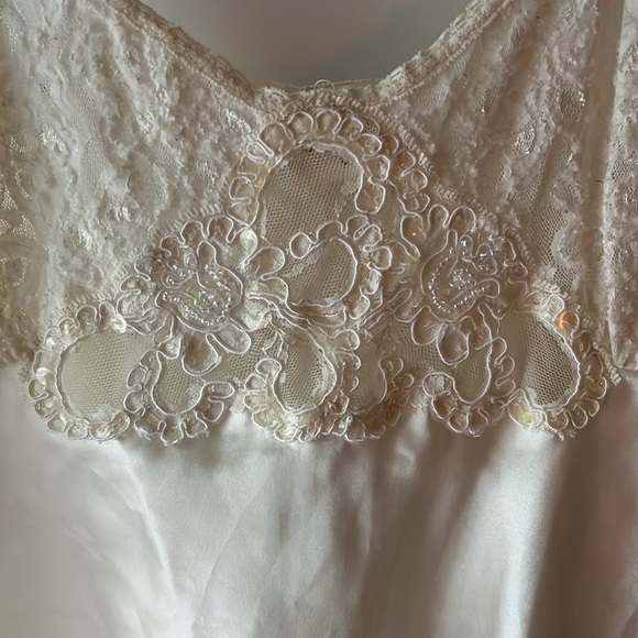 INTIMO AMORE  Satin Pearl Tank Top - Picture 4 of 4